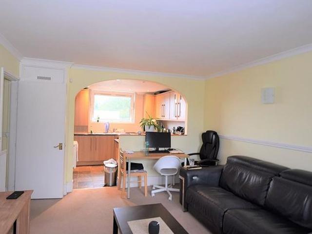 3 bedroom flat in London