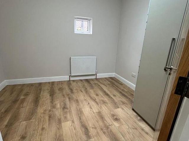 3 bedroom flat in London
