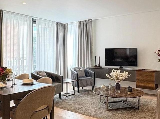 3 bedroom flat in London