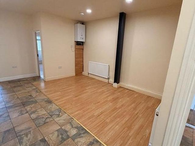 3 bedroom flat in London