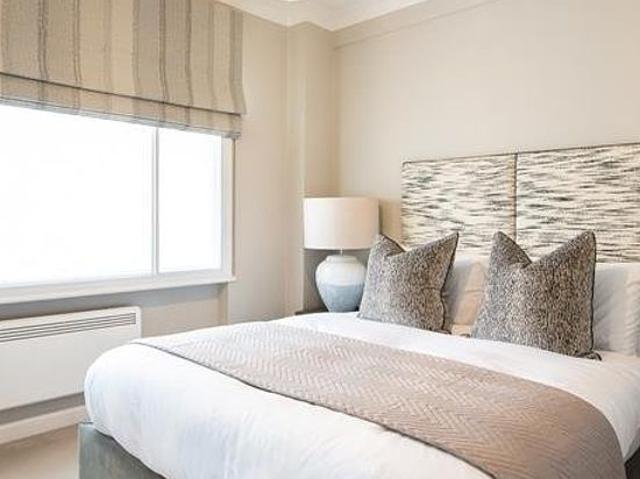 3 bedroom flat in London