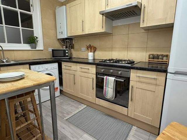 3 bedroom flat in London