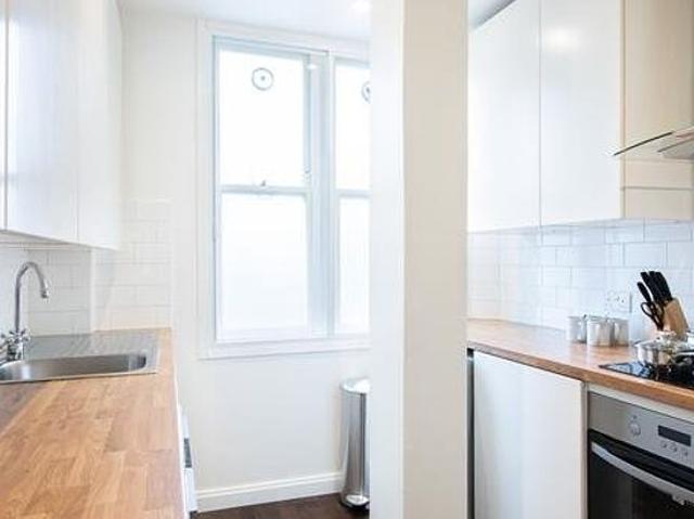 3 bedroom flat in London
