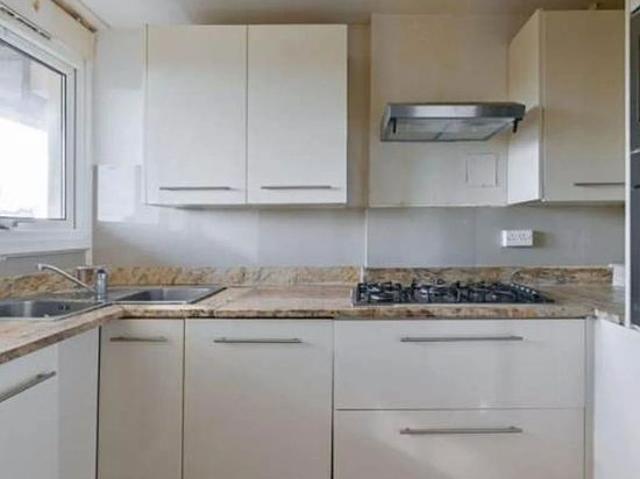 3 bedroom flat in Mitcham