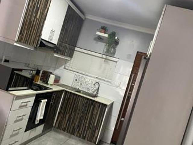 3 Bedroom Flat in Montclair