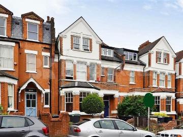 3 BED GARDEN FLAT!