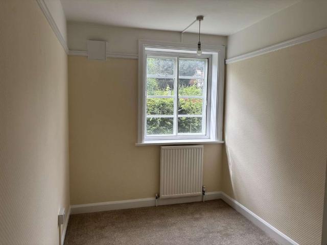 3 Bedroom Flat in Norwich with new kitchen and off road parking