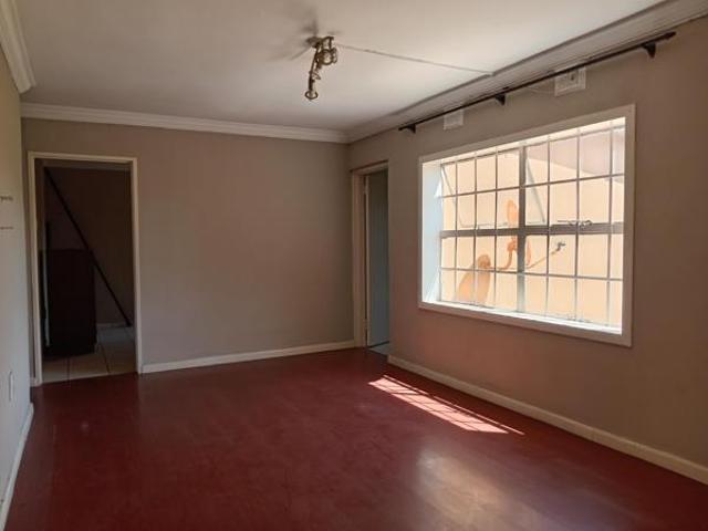 3 Bedroom Flat in Oaklands