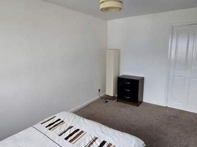 3 bedroom flat in Renfrew