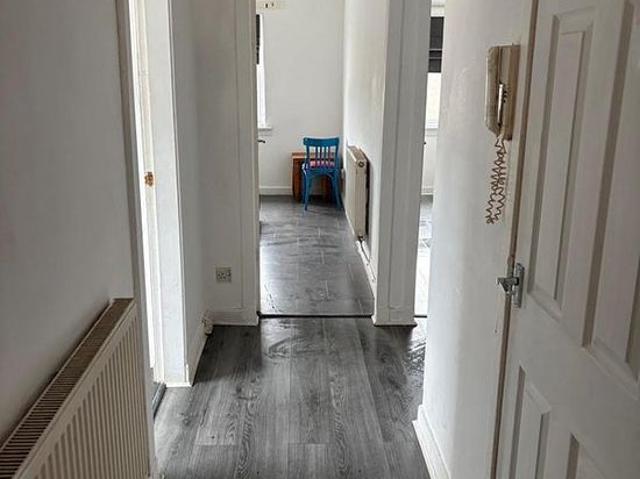 3 bedroom flat in Renfrew