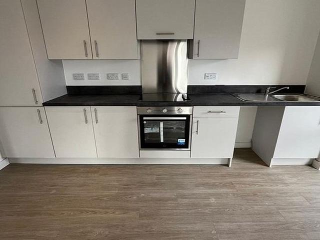 3 bedroom flat in Salford