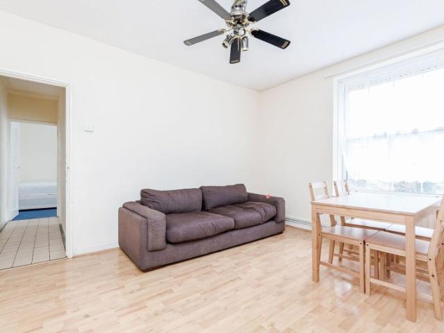 3 bedroom flat in SE8