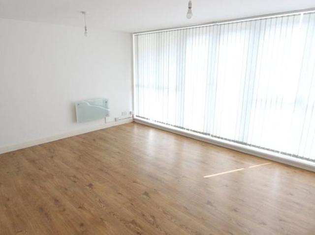 3 bedroom flat in Sheffield