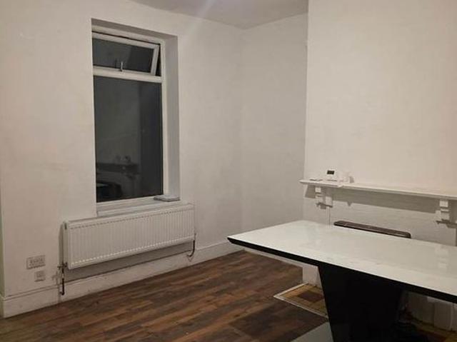 3 bedroom flat in Sheffield