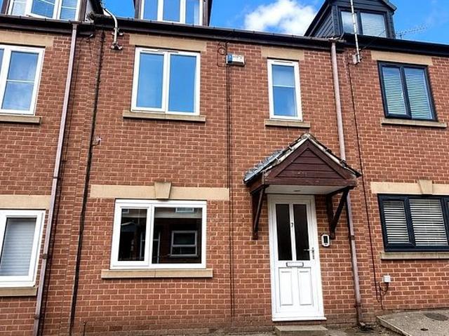 3 bedroom flat in Sheffield