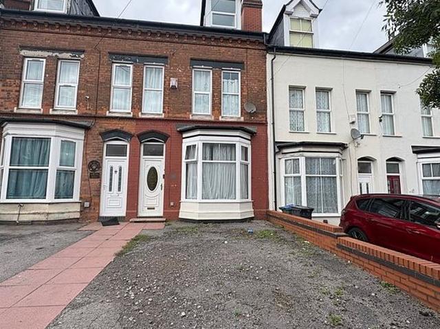 3 bedroom flat in Smethwick