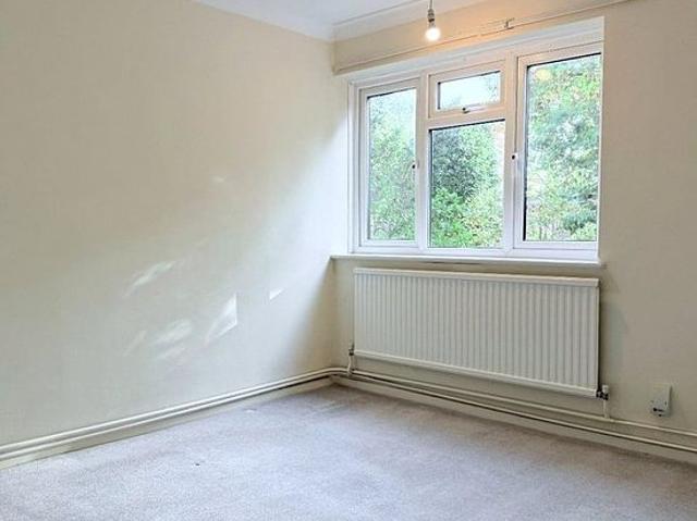 3 bedroom flat in Surbiton