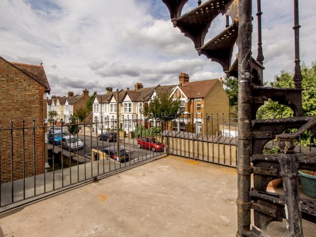 3 Bedroom Flat Let in