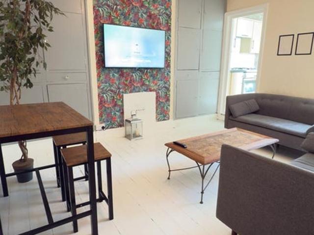 3 Bedroom Flat | Ovington Grove | S105