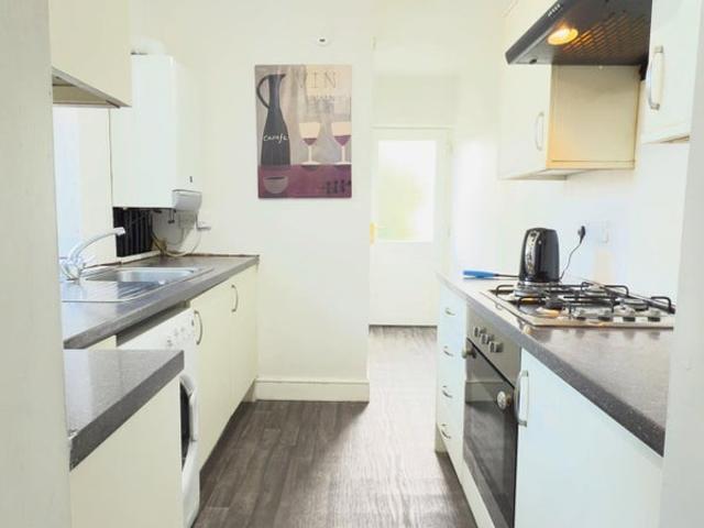 3 Bedroom Flat | Ovington Grove | S108