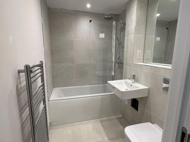 3 Bedroom Flat, Sunny Court, Norbiton KT2, 3 bed flat to rent, £2,600 pcm | PrimeLocation