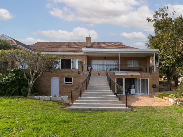 3 Bedroom Freehold To Let in Helena Heights