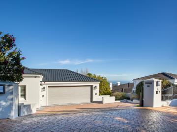 3 Bedroom Freehold To Let in Spanish Farm