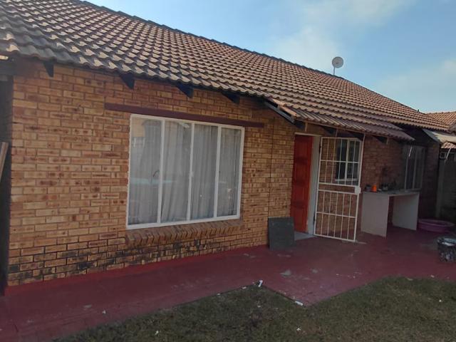 3 Bedroom Freestanding To Let in Oos Einde