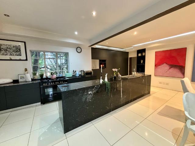 3 Bedroom Freestanding To Let in Parktown
