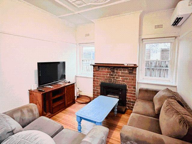 3 bedroom Fully Furnished individual House for rent in StKilda with large backyard+BBQ. Walkable to Chapel St. And Carlisle st