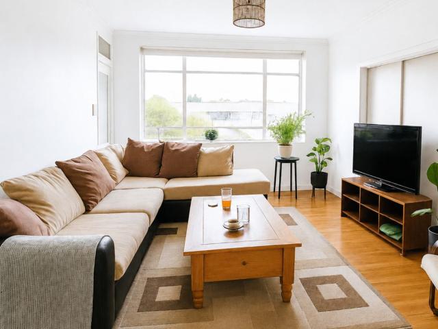 3 bedroom Fully Furnished Unit.for rent in StKilda East Tram and Shops at Doorstep  Walkable to Carlisle&Chapel st