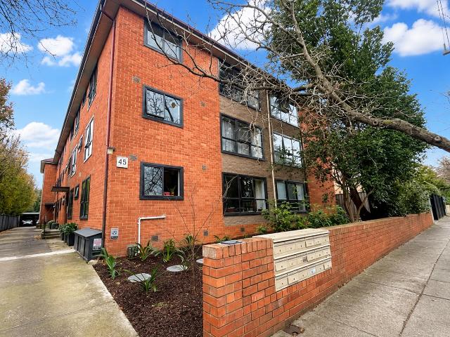 3 Bedroom Fully furnished Unit in the heart of SouthYarra Walkable to Chapel st and South Yarra Station