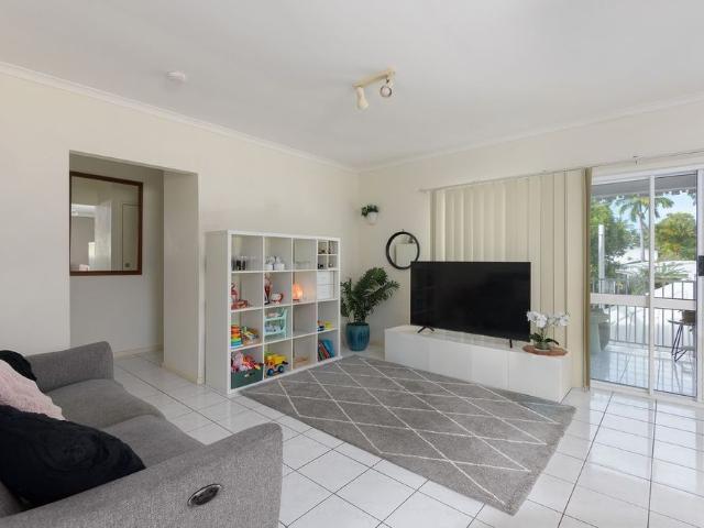 3 Bedroom Furnished Metres from Four Mile Beach