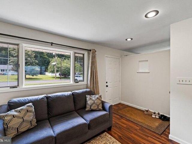 3 bedroom, Kendall Park NJ 08824 105276384
