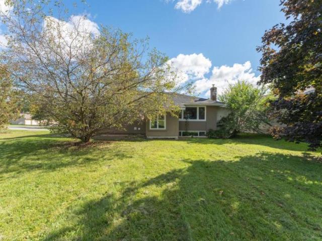 3 bedroom, Kingston ON K7M 5G9 100752650