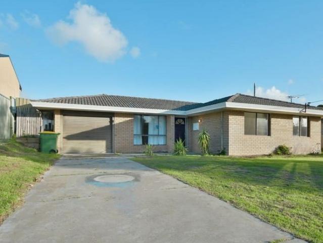 3 Bedroom House, 2 minutes away from Warnbro Beach