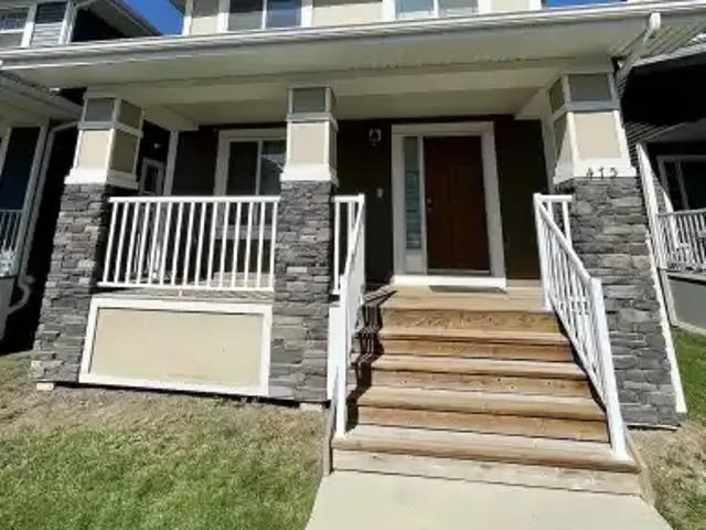 3 Bedroom House Cochrane AB 104985891