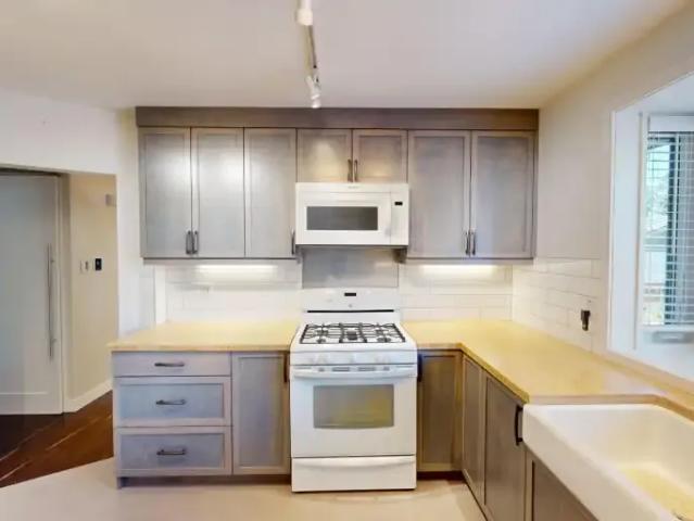 3 Bedroom House Calgary AB 102846512