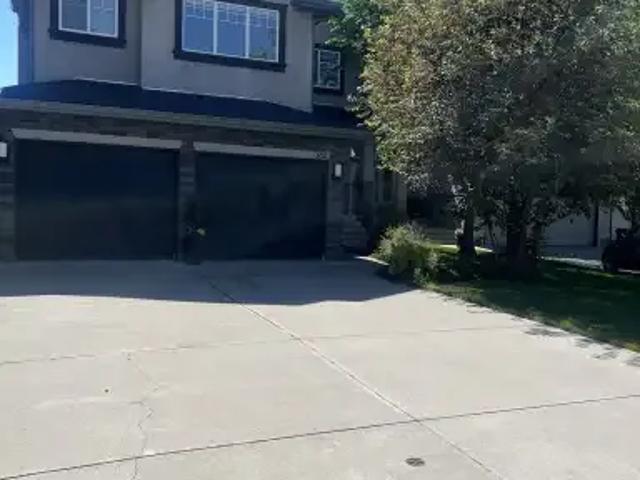 3 Bedroom House Calgary AB 103542251