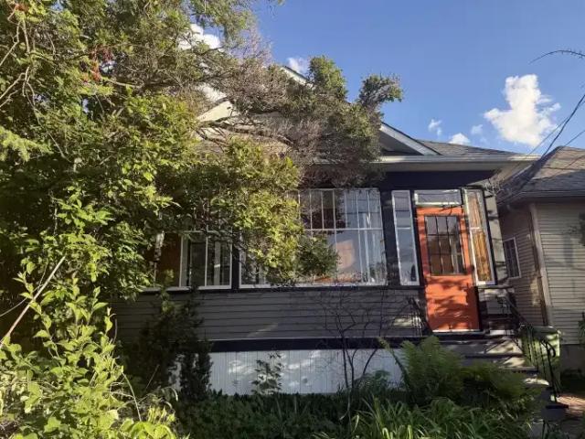 3 Bedroom House Calgary AB 103652234