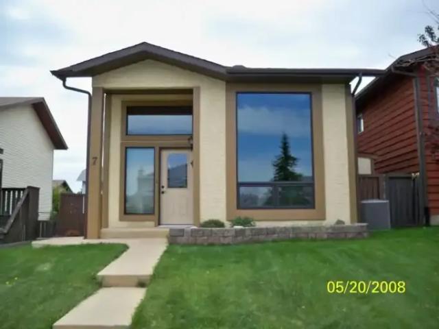 3 Bedroom House Calgary AB 104401497