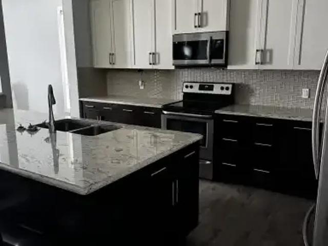3 Bedroom House Calgary AB 104434253