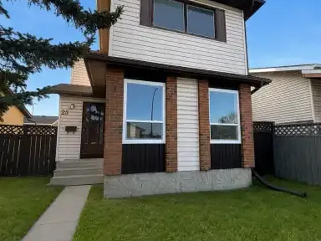 3 Bedroom House Calgary AB 104506682