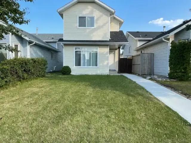 3 Bedroom House Calgary AB 104506775