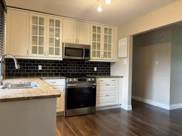 3 Bedroom House Calgary AB 104506816