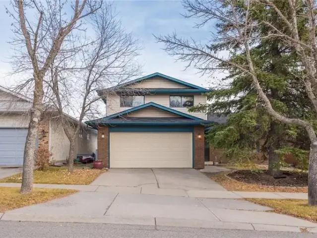 3 Bedroom House Calgary AB 104598526