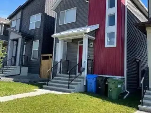 3 Bedroom House Calgary AB 104598118
