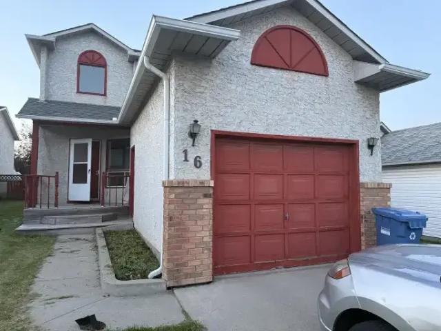 3 Bedroom House Calgary AB 104598377