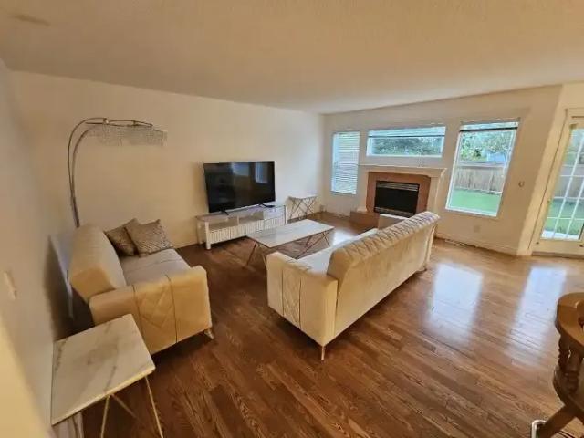 3 Bedroom House Calgary AB 104638379