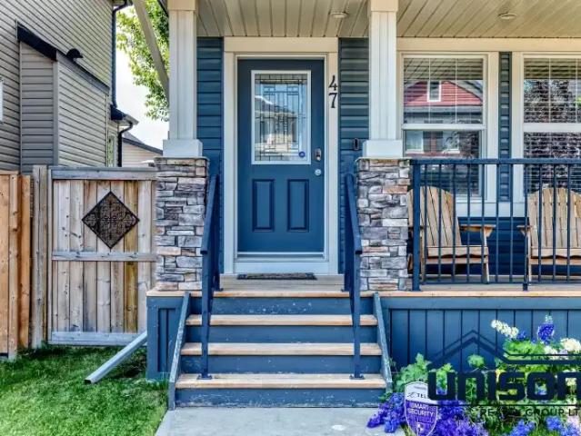 3 Bedroom House Calgary AB 104638390